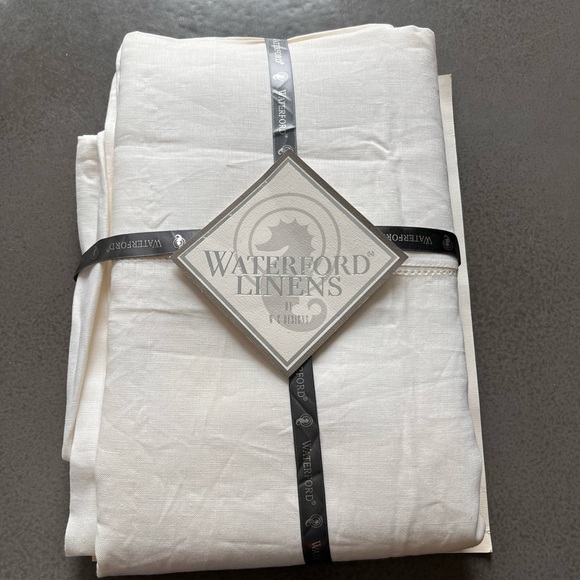 NWT Waterford “Addison” linen table cloth “Pearl” color.  70” x 104”. Beautiful! - Picture 4 of 4